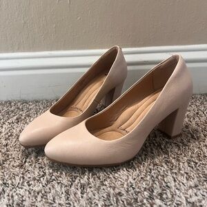 NWB Sofft Parisa Pumps, Tapioca Grey, Size 7.5
